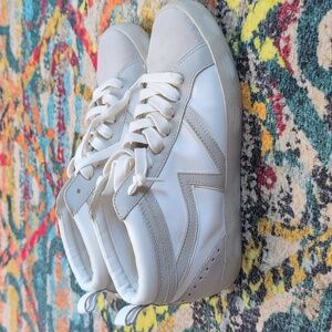 Gianni Bini white high tops Size 6.5M EUC